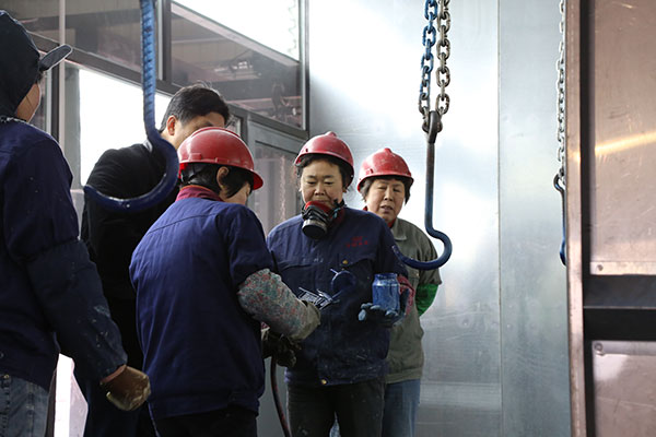 老師對(duì)操作過(guò)程中存在的問(wèn)題進(jìn)行指正