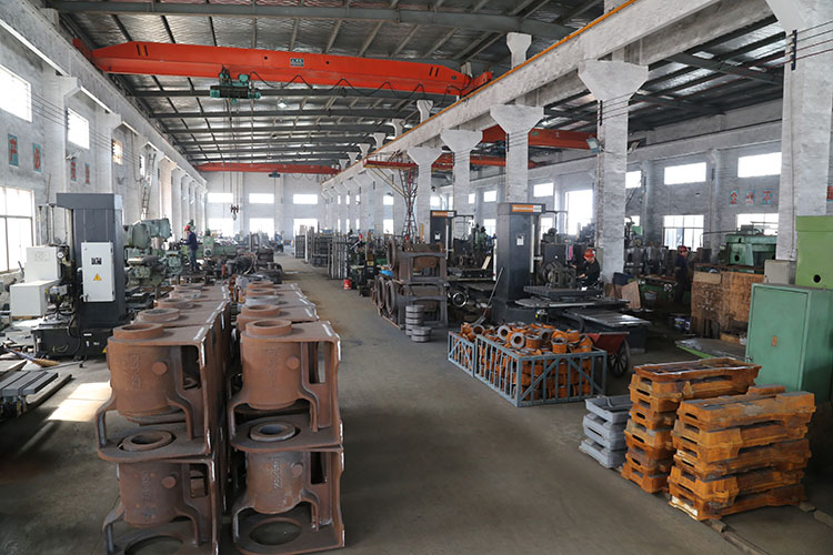 待加工的軸承座、底板等