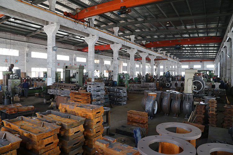 金屬件加工車(chē)間一角