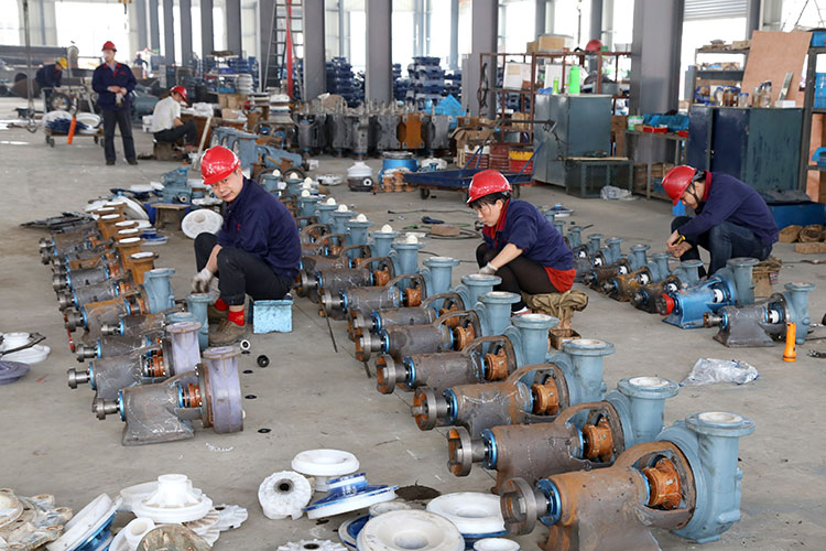 UHB系列泵正在安裝中