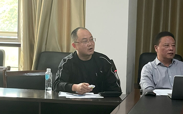 宙斯泵業(yè)堵杰興做會議報告